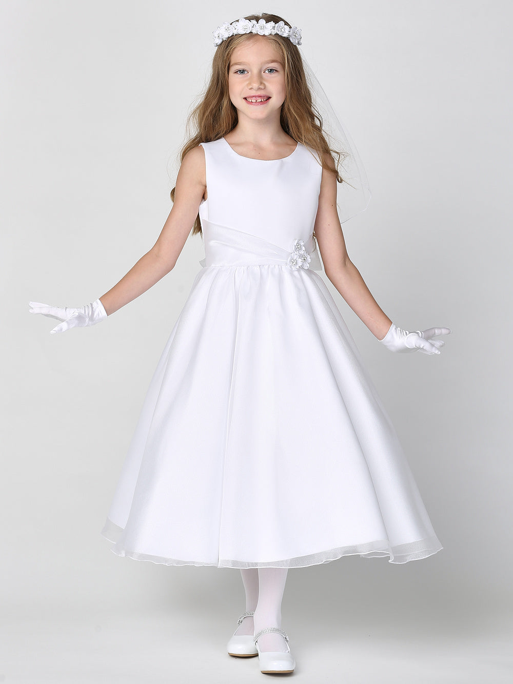 A brand-new communion dress from the Leanaí Athlone shop